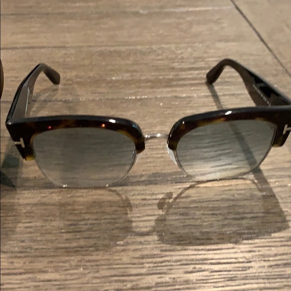 Mint condition TOM FORD sunglasses